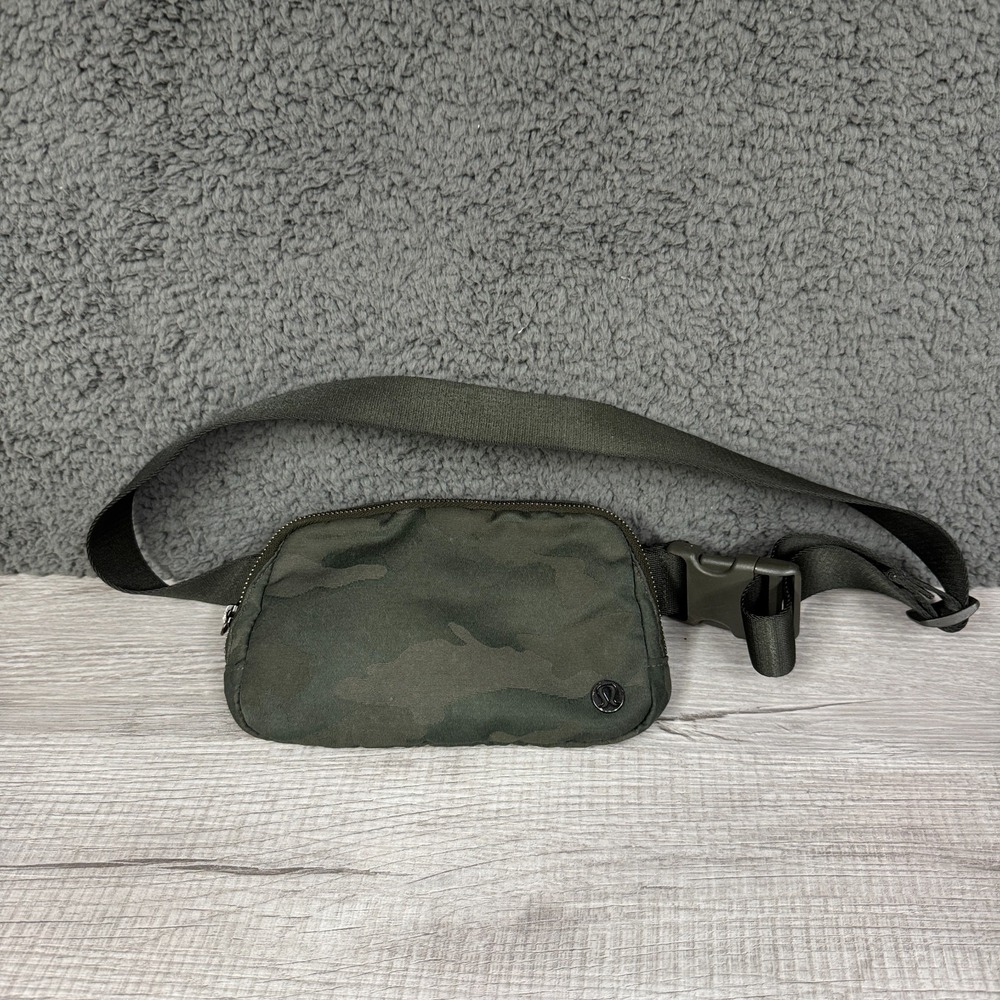 Lululemon Everywhere Belt Bag Green Heritage‎ Camouflage Jacquard 1L W9CYXS